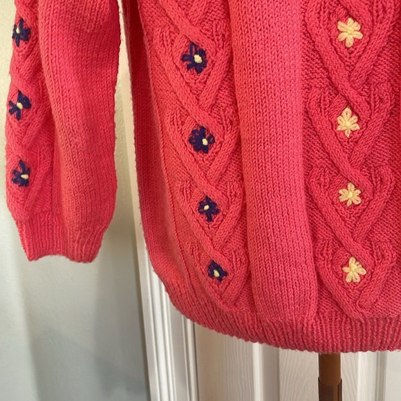 Hand knit embroidered floral cardigan sweater pink handcrafted women’s size M - Picture 14 of 16
